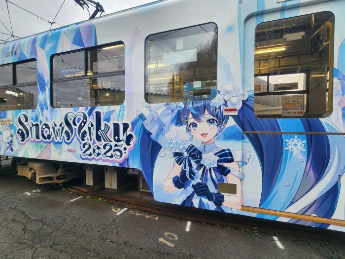雪ミク電車外装2