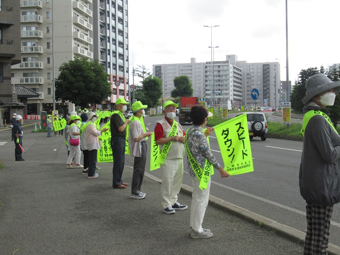 東地区で交通安全街頭啓発を行いました