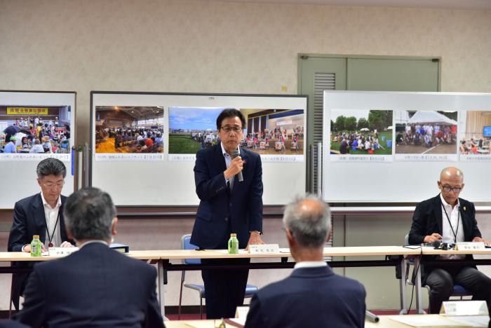 意見交換を行う秋元市長