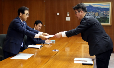 令和6年度札幌市特別職報酬等審議会答申所手交式
