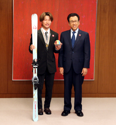 FISフリースタイルスキージュニア世界選手権（モーグル種目）で優勝された中原旺助選手がお越しになりました