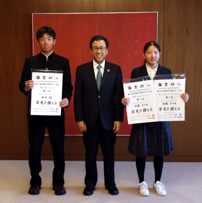 全国中学校スキー大会で優勝された選手がお越しになりました
