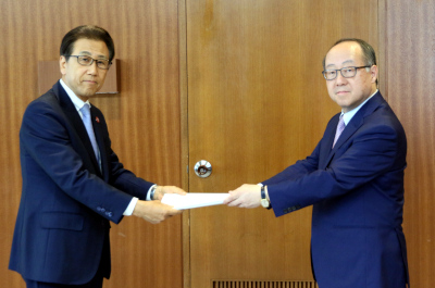 北海道経済同友会「北海道地域活性化委員会」および「北海道デジタル推進委員会」報告書手交式