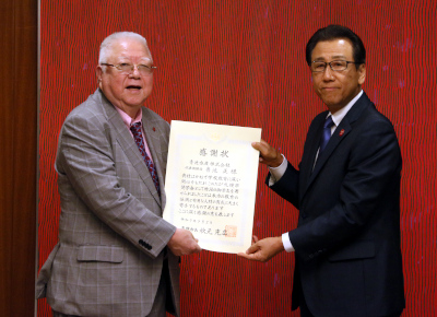 「札幌市奨学基金」への寄付に対する感謝状贈呈式および紺綬褒章伝達式を行いました