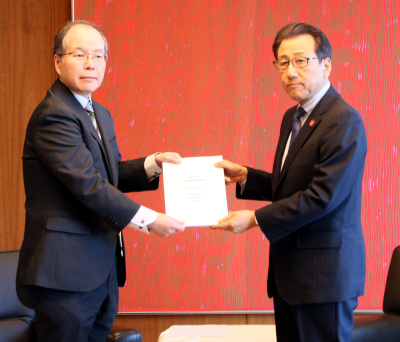 令和7年度包括外部監査結果報告書手交式を行いました