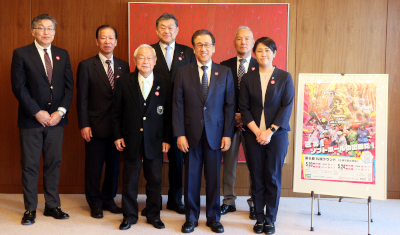 女子ソフトボールリーグ表敬訪問