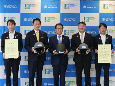 雪印メグミルク株式会社からの寄付に対する感謝状贈呈式を行いました