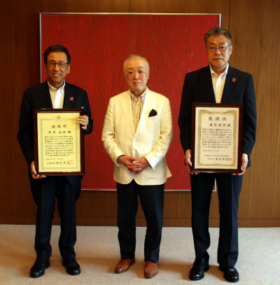 東原　俊郎氏からの寄付に対する感謝状贈呈式を行いました