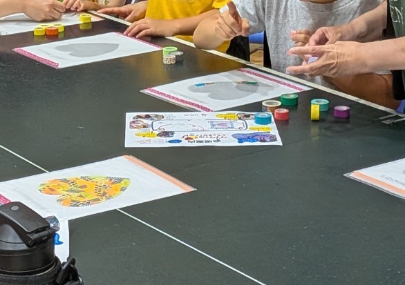 マスキングテープアートの制作中の様子