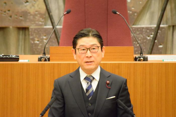議員会会長としてあいさつする飯島議長