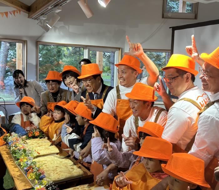 セレモニーに参加する村上副議長