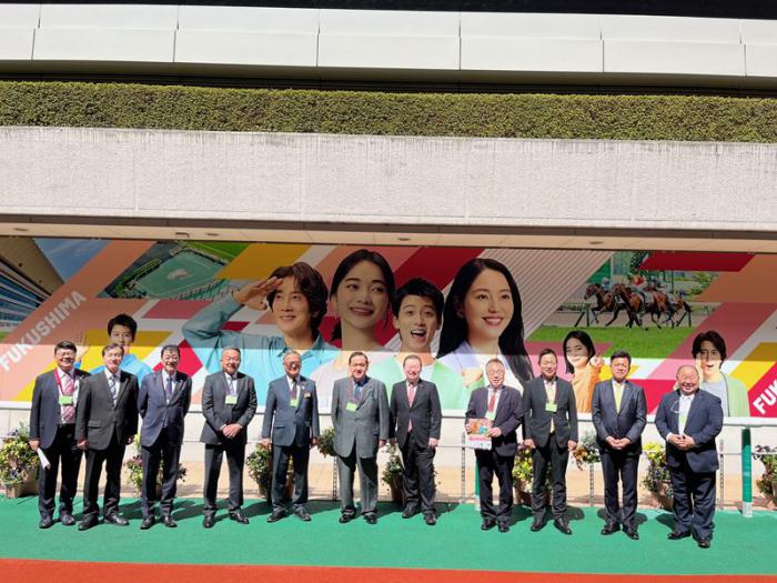 視察に参加する長内議長