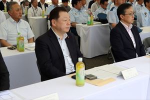 大会を観覧する長内議長