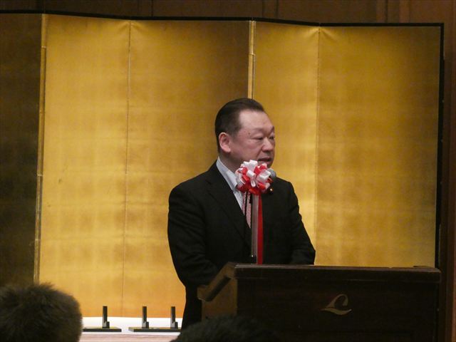 祝辞を述べる長内議長