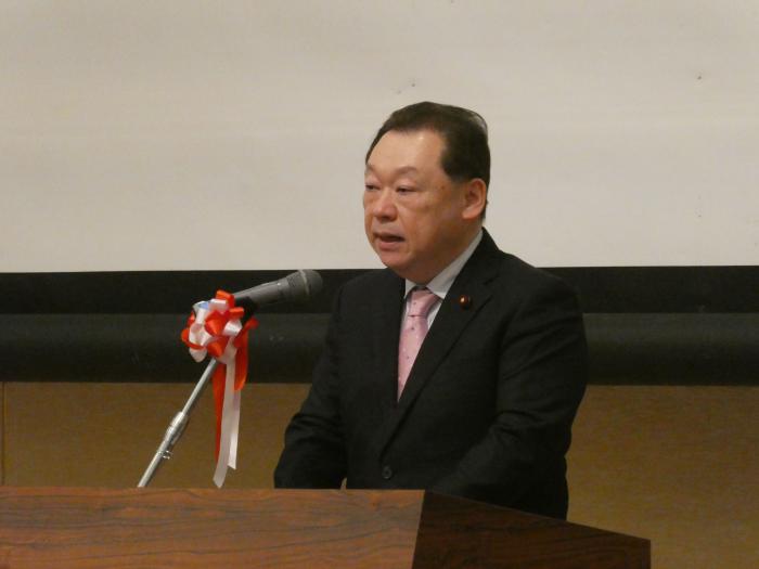 主催者としてあいさつする長内議長
