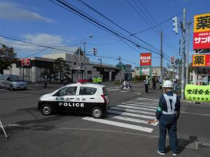 東警察署のパトカーが視察に来られた様子