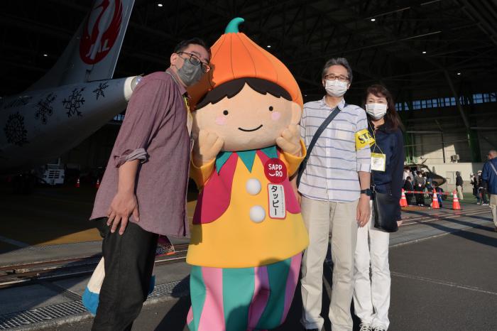 丘珠空港の格納庫にて