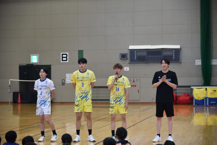 イエロースターズ選手の指導の様子