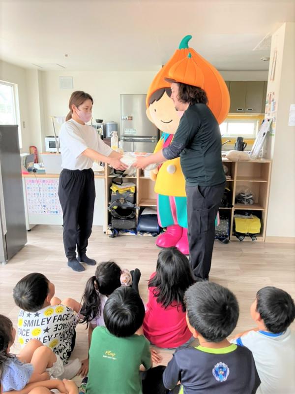 贈呈の様子