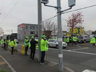 伏古本町地区街頭啓発の様子