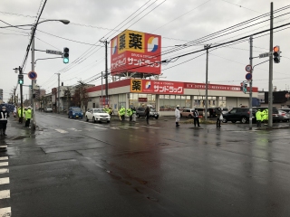 伏古本町地区冬の交通安全市民総ぐるみ運動の様子