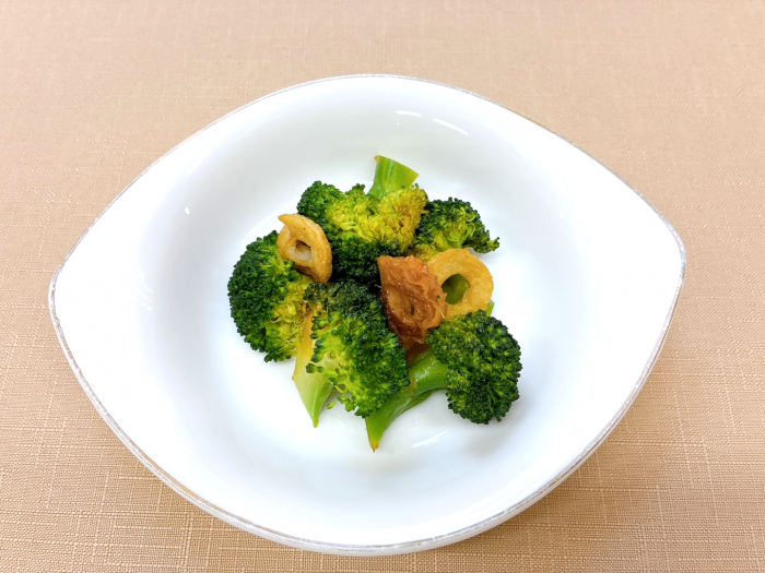 ブロッコリーとちくわのカレー炒めの写真