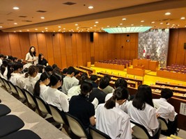 札幌市議会の議場の見学