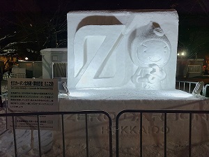 ゼロカーボン北海道・えこの助雪像