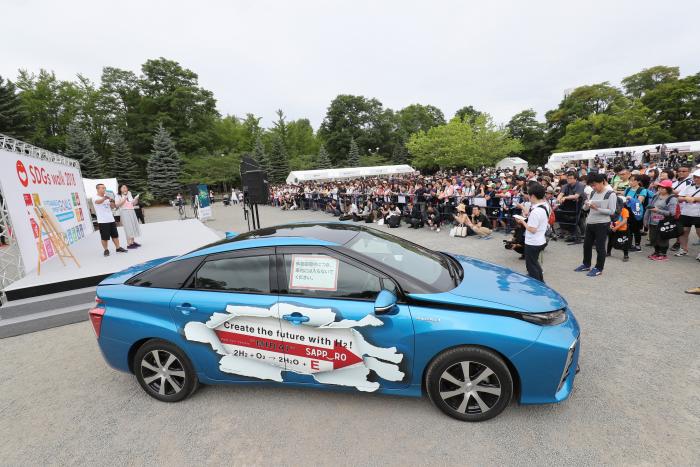 SDGsウォーク2018での燃料電池自動車展示の様子