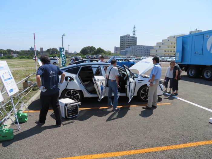 燃料電池自動車であるホンダクラリティの写真