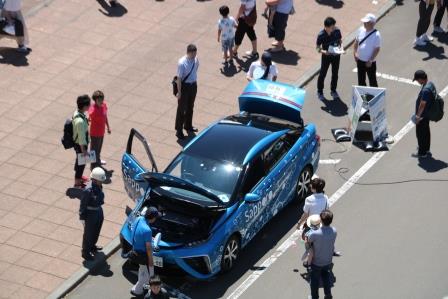 清田ふれあい区民まつりでの上空からの燃料電池自動車展示の様子