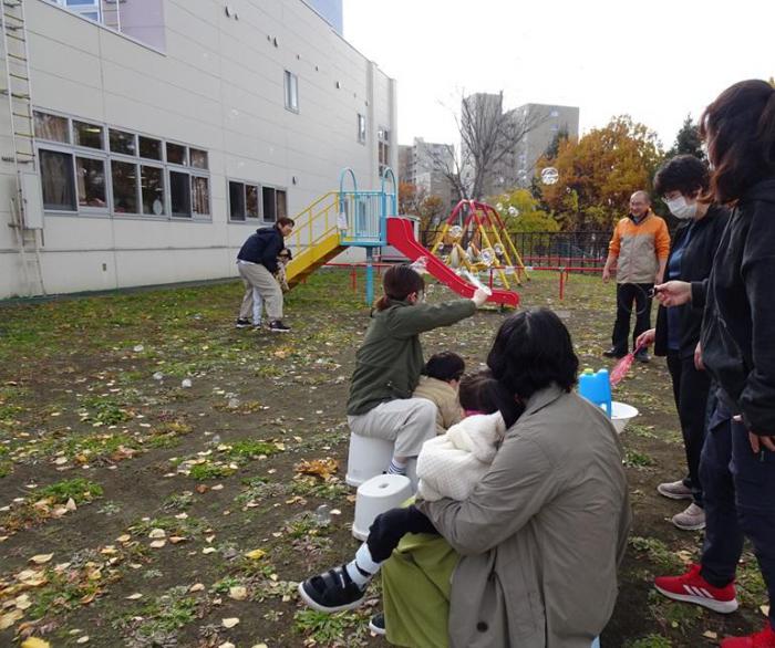 ひまわり整肢園の園庭遊び
