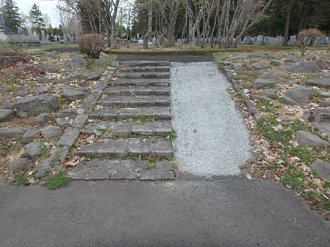 手すりのない階段