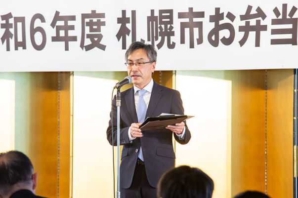 小川厚志校長先生の講評の様子