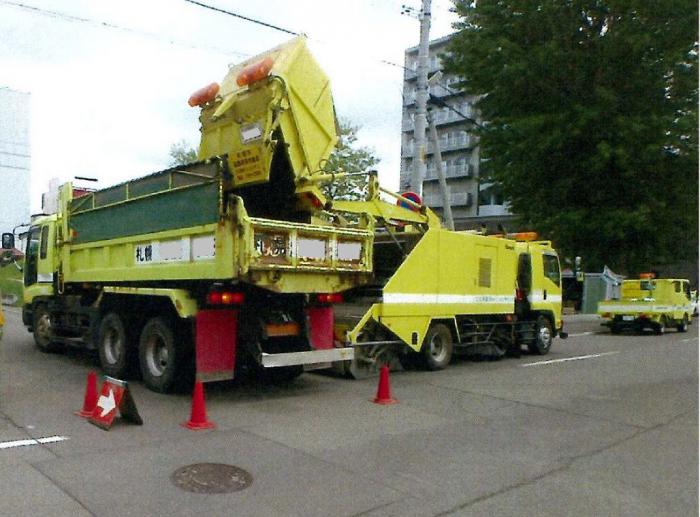 土砂運搬ダンプトラック