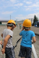 写真：見学会ツアーの様子(車両管理事務所5)