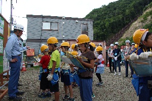 写真：見学ツアーの様子4