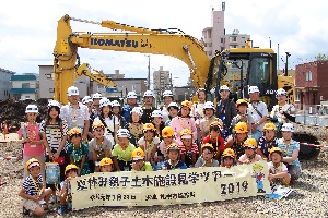 写真：見学ツアーの様子3