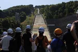 写真：見学ツアーの様子13