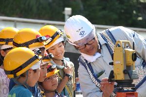 写真：見学ツアーの様子14