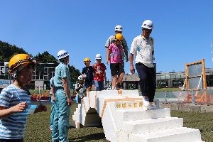 写真：見学ツアーの様子15