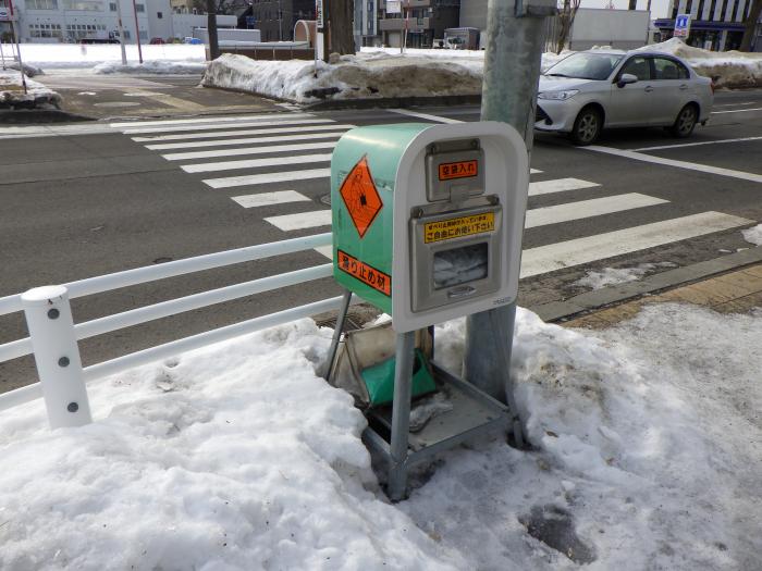 Q:道路がつるつるで危ないけど、どうにかならないの？／札幌市