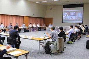 写真：第2回審議会の様子