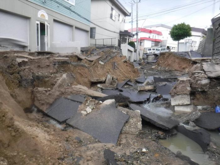 清田区里塚地区の地盤沈下の様子