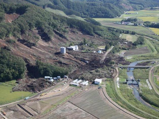 厚真町冨里地区の土砂災害の様子