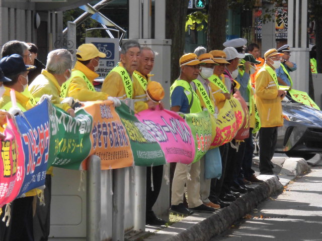 交通安全街頭啓発の様子1
