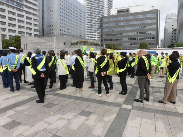 交通安全街頭啓発の様子２