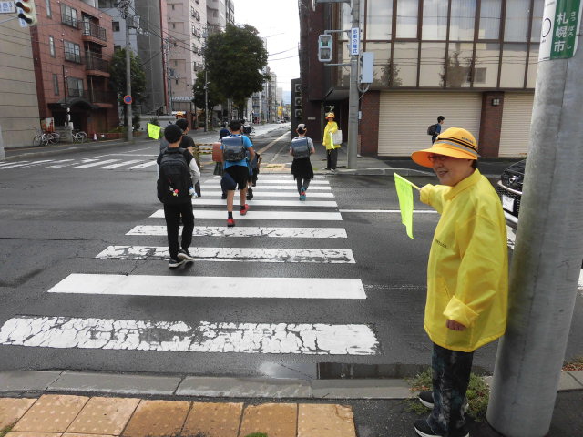 交通安全母の会　見守り活動１