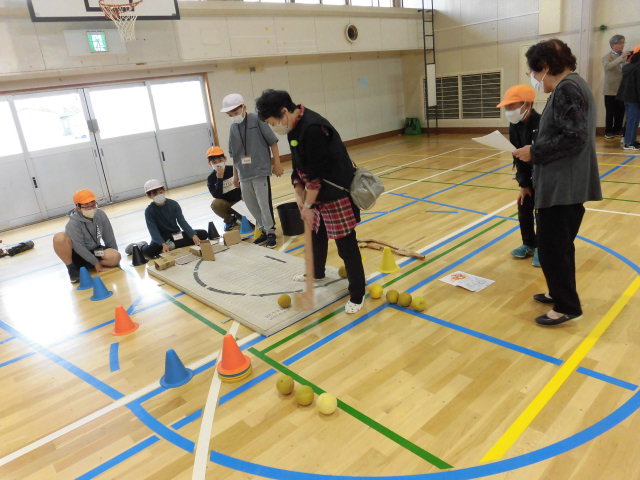 幌北小学校5年生児童と幌北ぽぷら会の交流1