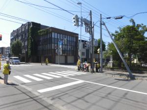 母の会交通安全指導・見守り活動風景